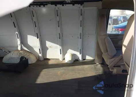 2003 GMC Savana G2500 из США, поврежденный, VIN 1GTGG25U031168172